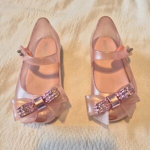 Mini Melissa girls size 7 toddler, 2 bow front hook n loop side closure, EUC